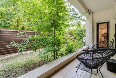 Apartament cu 3 camere semidecomandat în Băneasa