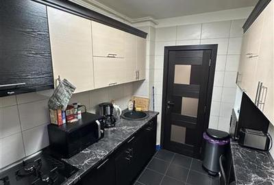 Apartament cu 3 camere semidecomandat, mobilat în Drumul Taberei - 11