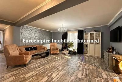 Casă individuală cu 5 camere în Palazu Mare