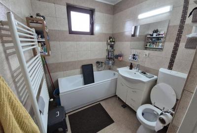 Apartament cu 3 camere decomandat, mobilat în Florești - 10