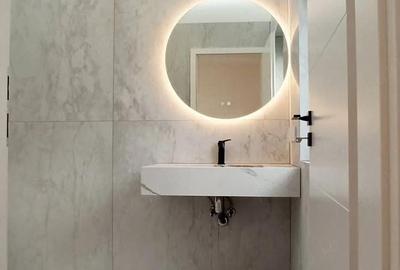 Casă cu 7 camere cu Teren 420 Mp în Central