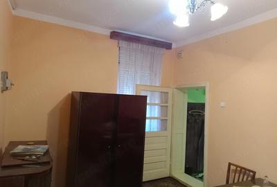 Casă cu 3 camere cu Teren 374 Mp în Central