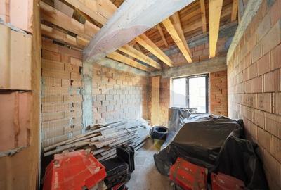Casa cu potential de investitie, constructie noua la rosu - 17