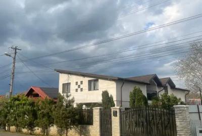 Casă cu 7 camere cu Canalizare în Florești - 1