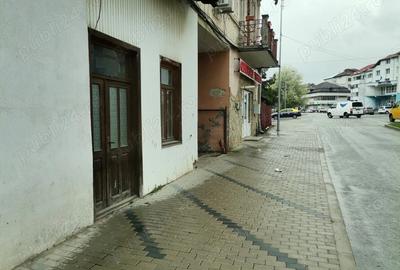 Casa 2 camere teren magazie pt spa?iu comercial, birouri, intrea din strada, zona centrala, in rate