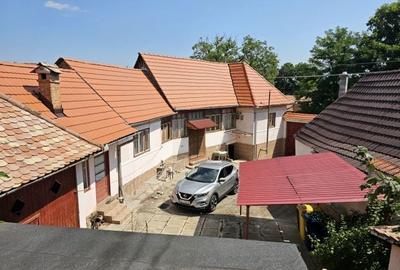 Casă cu 4 camere în Rășinari - 1