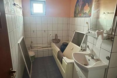 Apartament cu 2 camere semidecomandat în Km 4 - 11