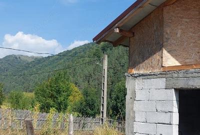 Casă cu 4 camere în Ciungetu