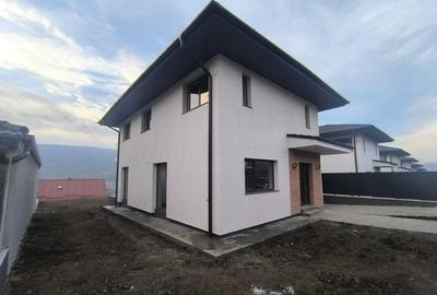 Casă individuală cu 5 camere cu Canalizare în Popești