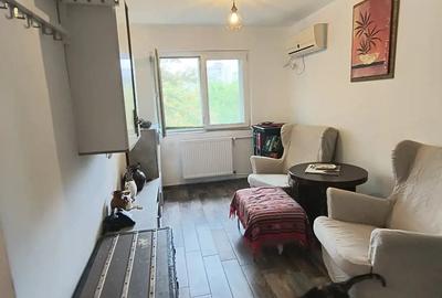 Proprietar Vand Apartament 4 camere, 65 m, balcon, renovat, mobilat, Bulevardul 1 Decembrie 1918 - 3