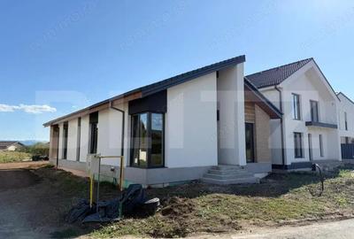 Casă cu 4 camere cu Teren 575 Mp în Cetate - 1