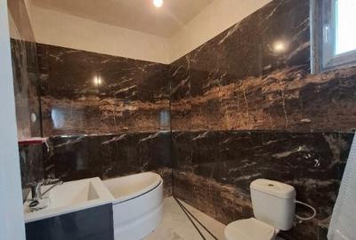 Casă cu 5 camere cu Teren 334 Mp în Vest - 1