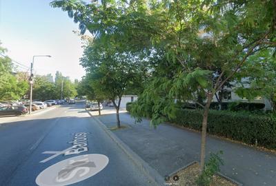 Apartament cu 3 camere semidecomandat în Micro 17