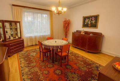 Casă cu 5 camere cu Canalizare în Trei Stejari - 1