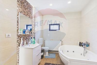 Casă cu 7 camere cu Teren 354 Mp în Cumpătu - 18