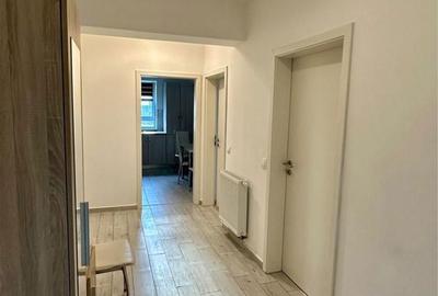 Apartament cu 2 camere decomandat în Tractorul - 3