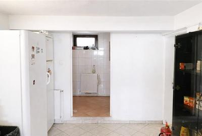 Birou, de 450 mp, în Tractorul - 11