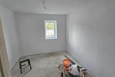 Casă cu 4 camere cu Teren 900 Mp în Central - 1