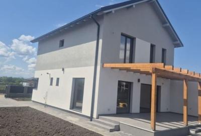 Casă individuală cu 4 camere în Stupini