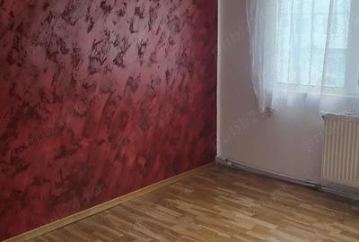 Apartament cu 2 camere nedecomandat în Horia