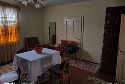 Casă cu 4 camere cu Teren 2414 Mp în Central