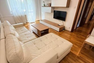 Apartament cu 3 camere decomandat în Vitan