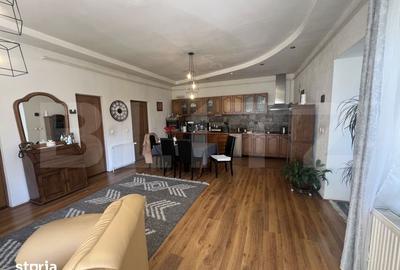 Casă cu 4 camere cu Teren 450 Mp în Central
