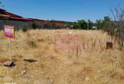 Teren de 1800 mp, în Vărăști