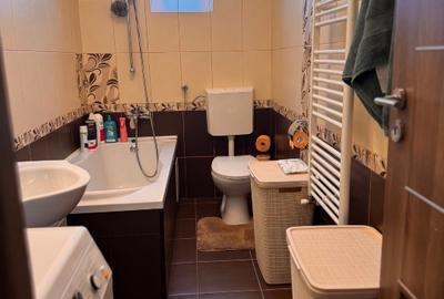 Apartament cu 3 camere semidecomandat, mobilat în Circumvalațiunii - 11