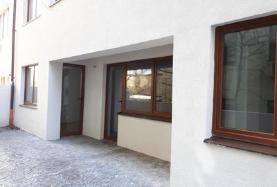 Casă cu 3 camere în Mihai Bravu
