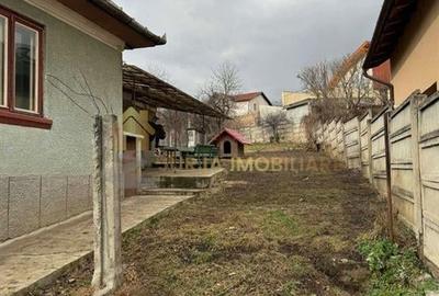 CASA 2 CAMERE 70 MP TEREN 601 MP DAMBUL ROTUND - 2