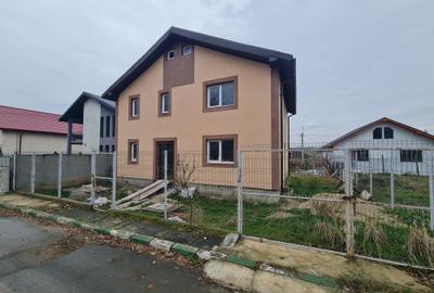 Casă individuală cu 5 camere în Lazu