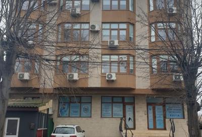 Spațiu comercial, de 650 mp, în Trocadero