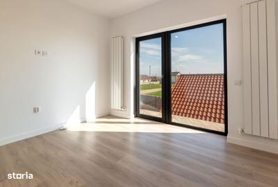 Casă cu 4 camere cu Garaj în Corbu - 4