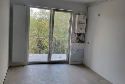 // 2 CAMERE// WHITE TOWER// - 1