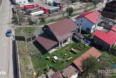 Casă cu 4 camere cu Teren 700 Mp în Petros - 16