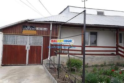 Casă cu 4 camere cu Teren 1050 Mp în Central - 1