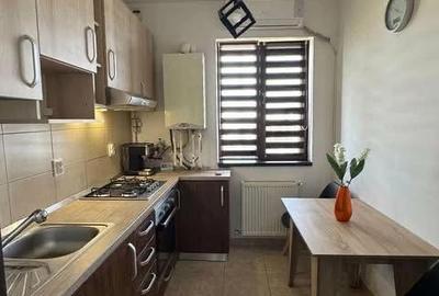 Garsonieră decomandată în Roșu