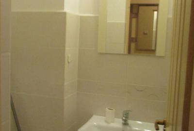 Apartament cu 3 camere semidecomandat în Zăvoi - 4