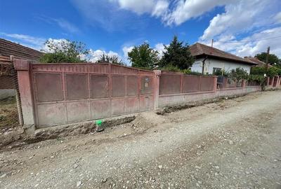 Casă cu 4 camere cu Teren 1439 Mp în Dealuri Oradea