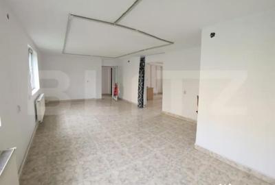Spațiu comercial, de 85 mp, în Decebal