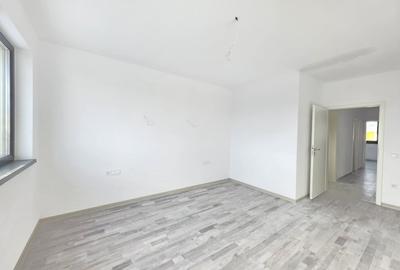 Duplex cu 3 camere cu Canalizare în Sânpetru - 9