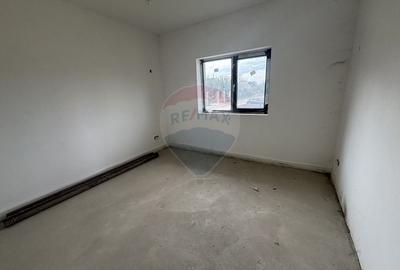 Casă cu 8 camere cu Teren 520 Mp în Săftica - 14