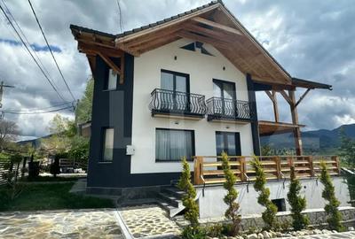 Casă cu 5 camere cu Teren 600 Mp în Bran - 1