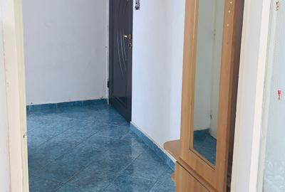 Apartament cu 3 camere semidecomandat în Craiovița Nouă - 2