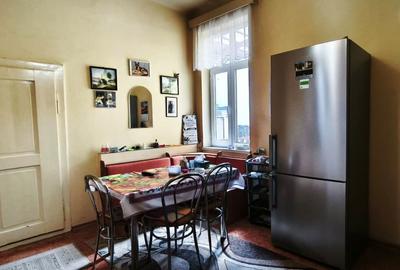 Casă cu 3 camere cu Teren 310 Mp în Semicentral