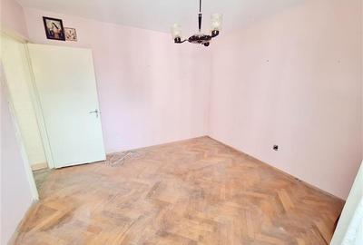 Apartament cu 3 camere decomandat în 9 Mai - 14