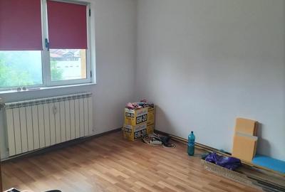 Apartament cu 3 camere decomandat în Crihala - 2