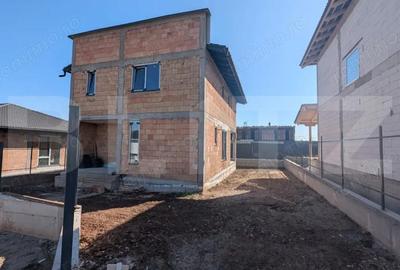 Casă cu Teren 380 Mp în Cetate