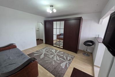 Garsonieră în Vest